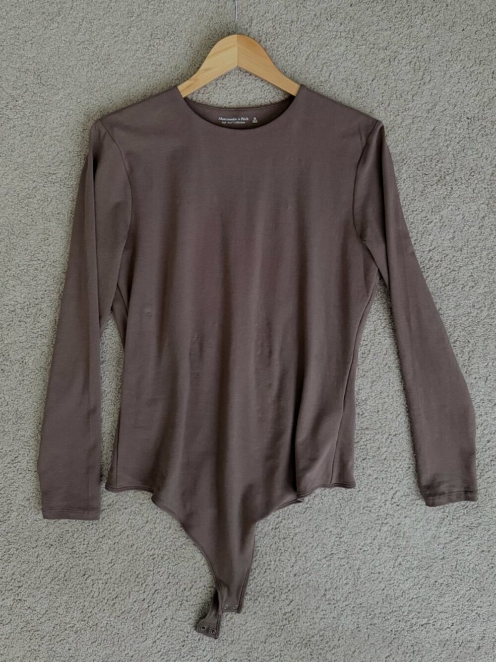Abercrombie - Crew Neck Long Sleeve Bodysuit in Mocha
